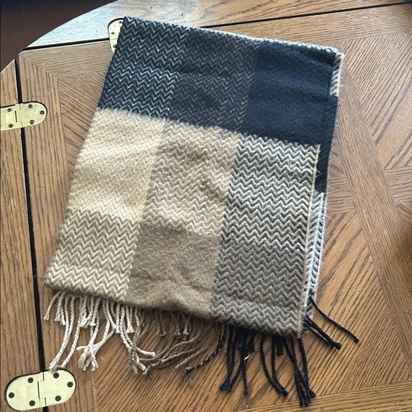 Cashmere Scarf with Fringe - Picture 2 of 10